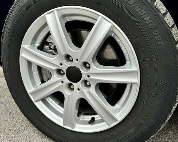 Черный Додж Рам Ван, объемом двигателя 2.5 л и пробегом 225 тыс. км за 5600 $, фото 7 на Automoto.ua