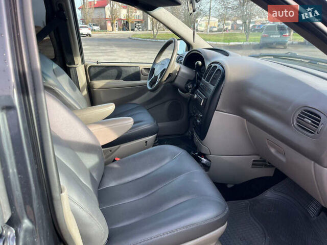 Черный Додж Рам Ван, объемом двигателя 2.5 л и пробегом 200 тыс. км за 2999 $, фото 9 на Automoto.ua