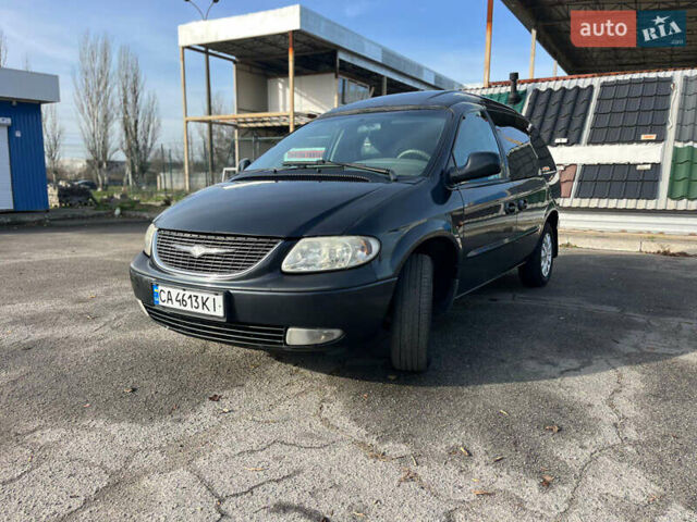 Черный Додж Рам Ван, объемом двигателя 2.5 л и пробегом 200 тыс. км за 2999 $, фото 2 на Automoto.ua