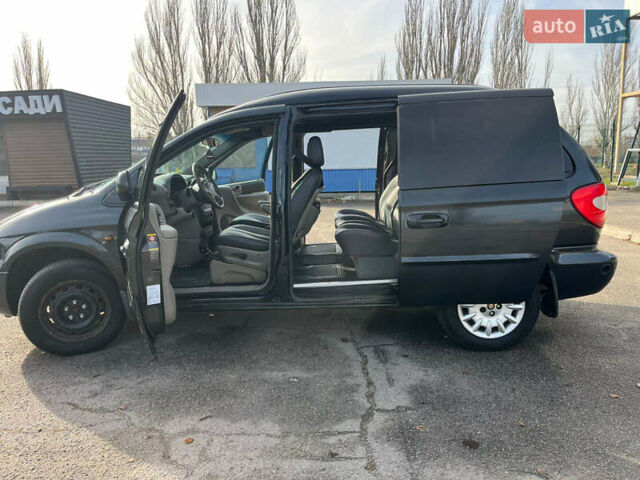 Черный Додж Рам Ван, объемом двигателя 2.5 л и пробегом 200 тыс. км за 2999 $, фото 13 на Automoto.ua