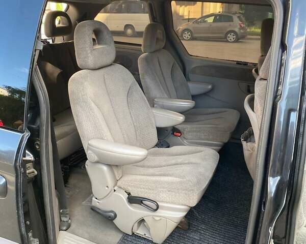 Черный Додж Рам Ван, объемом двигателя 2.5 л и пробегом 435 тыс. км за 3800 $, фото 1 на Automoto.ua