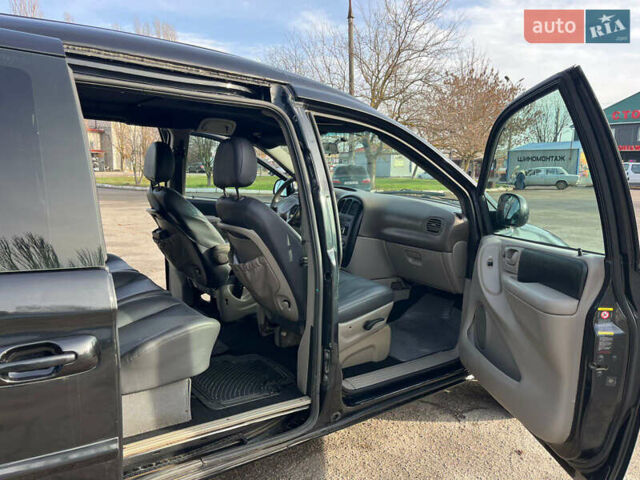 Черный Додж Рам Ван, объемом двигателя 2.5 л и пробегом 200 тыс. км за 2999 $, фото 17 на Automoto.ua