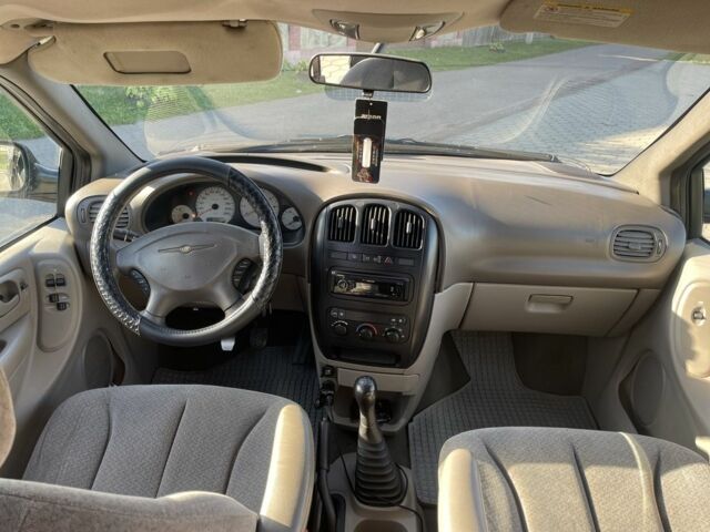 Черный Додж Рам Ван, объемом двигателя 2.5 л и пробегом 297 тыс. км за 3950 $, фото 5 на Automoto.ua