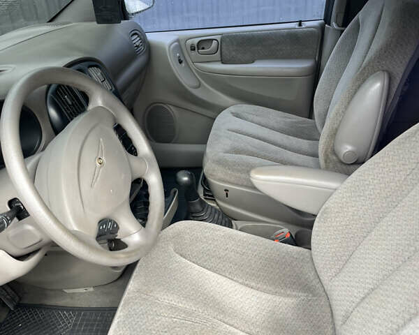 Чорний Додж Ram Van, об'ємом двигуна 2.5 л та пробігом 345 тис. км за 3450 $, фото 8 на Automoto.ua