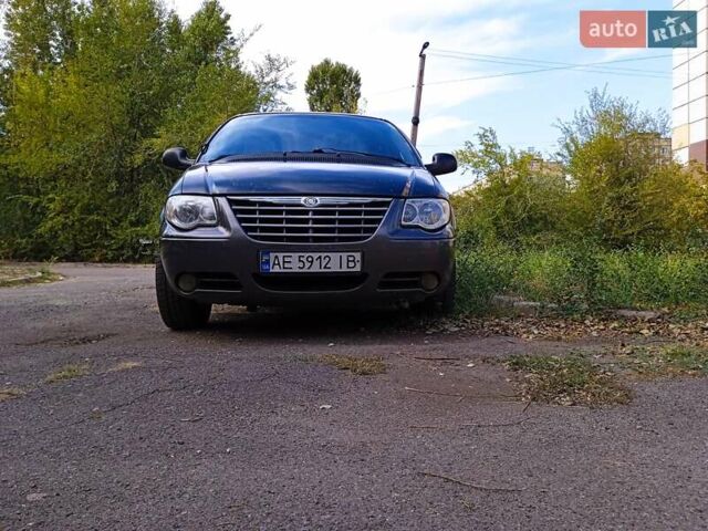 Черный Додж Рам Ван, объемом двигателя 2.5 л и пробегом 530 тыс. км за 3500 $, фото 3 на Automoto.ua