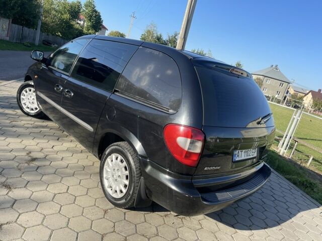 Черный Додж Рам Ван, объемом двигателя 2.5 л и пробегом 297 тыс. км за 3950 $, фото 2 на Automoto.ua