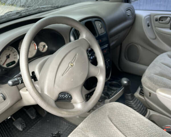 Чорний Додж Ram Van, об'ємом двигуна 2.5 л та пробігом 345 тис. км за 3450 $, фото 9 на Automoto.ua