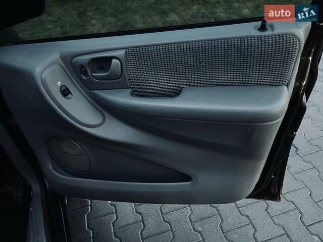 Чорний Додж Ram Van, об'ємом двигуна 2.5 л та пробігом 280 тис. км за 3999 $, фото 29 на Automoto.ua