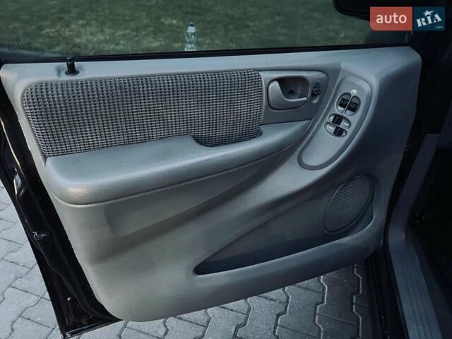 Чорний Додж Ram Van, об'ємом двигуна 2.5 л та пробігом 280 тис. км за 3999 $, фото 26 на Automoto.ua
