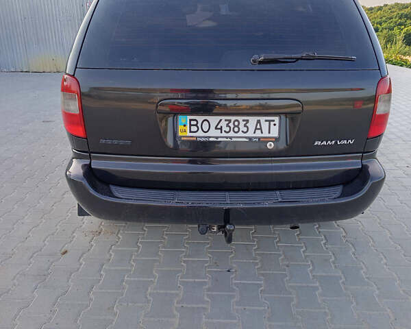 Черный Додж Рам Ван, объемом двигателя 2.5 л и пробегом 280 тыс. км за 5499 $, фото 4 на Automoto.ua
