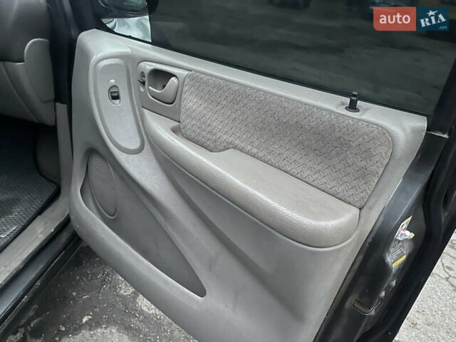 Серый Додж Рам Ван, объемом двигателя 2.4 л и пробегом 150 тыс. км за 2000 $, фото 10 на Automoto.ua