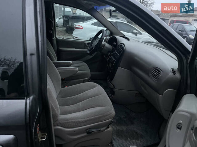 Серый Додж Рам Ван, объемом двигателя 2.4 л и пробегом 150 тыс. км за 2000 $, фото 9 на Automoto.ua