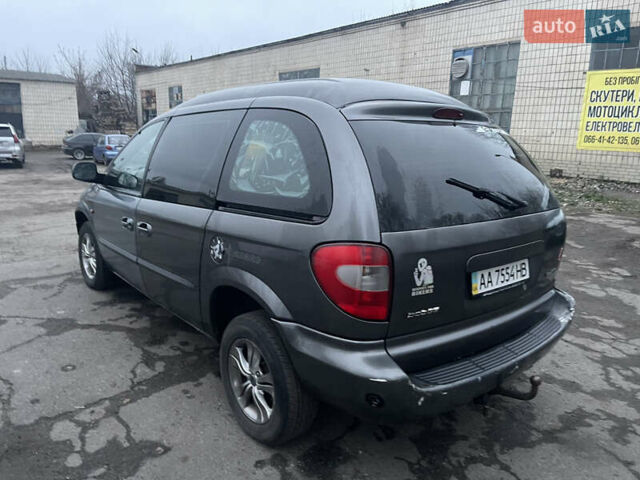 Серый Додж Рам Ван, объемом двигателя 2.4 л и пробегом 150 тыс. км за 2000 $, фото 6 на Automoto.ua