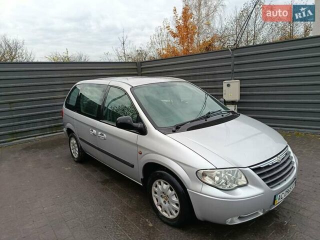 Серый Додж Рам Ван, объемом двигателя 2.5 л и пробегом 271 тыс. км за 5200 $, фото 2 на Automoto.ua