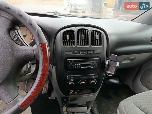 Серый Додж Рам Ван, объемом двигателя 2.5 л и пробегом 271 тыс. км за 5200 $, фото 7 на Automoto.ua