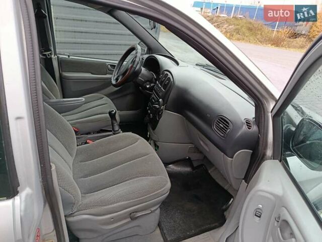 Серый Додж Рам Ван, объемом двигателя 2.5 л и пробегом 271 тыс. км за 5200 $, фото 5 на Automoto.ua