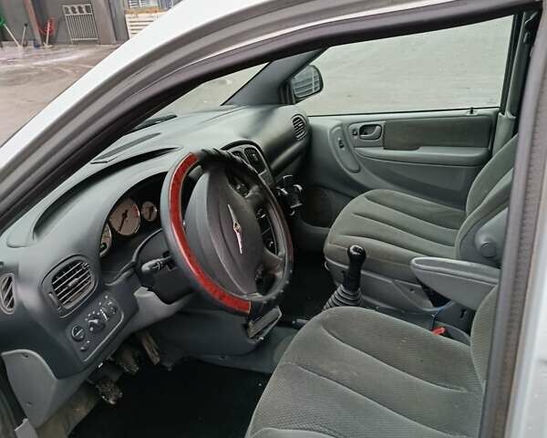 Серый Додж Рам Ван, объемом двигателя 2.5 л и пробегом 271 тыс. км за 5200 $, фото 6 на Automoto.ua