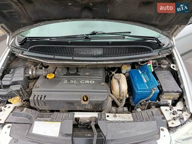 Серый Додж Рам Ван, объемом двигателя 2.5 л и пробегом 271 тыс. км за 5200 $, фото 10 на Automoto.ua