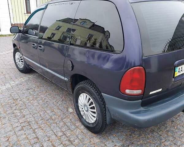 Синий Додж Рам Ван, объемом двигателя 2.4 л и пробегом 377 тыс. км за 2500 $, фото 5 на Automoto.ua