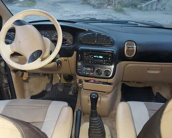 Синий Додж Рам Ван, объемом двигателя 2.4 л и пробегом 377 тыс. км за 2500 $, фото 7 на Automoto.ua