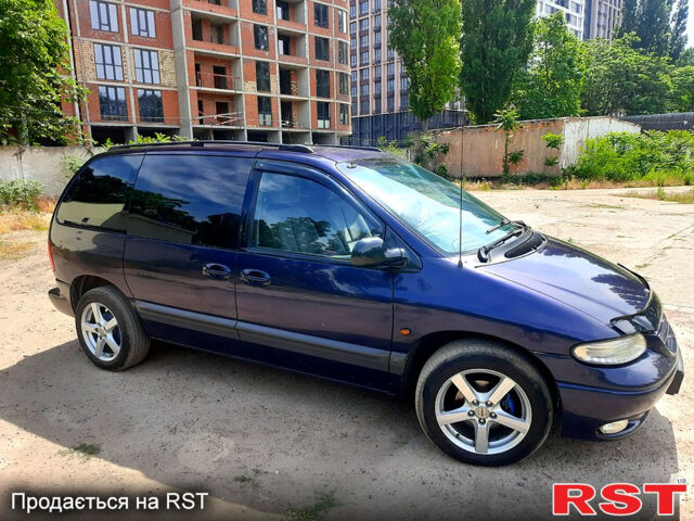 Синий Додж Рам Ван, объемом двигателя 2.5 л и пробегом 390 тыс. км за 2800 $, фото 2 на Automoto.ua