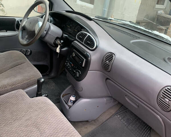Синій Додж Ram Van, об'ємом двигуна 2.5 л та пробігом 230 тис. км за 2650 $, фото 4 на Automoto.ua