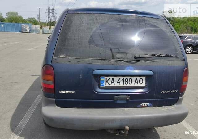 Синий Додж Рам Ван, объемом двигателя 2.5 л и пробегом 482 тыс. км за 2700 $, фото 6 на Automoto.ua