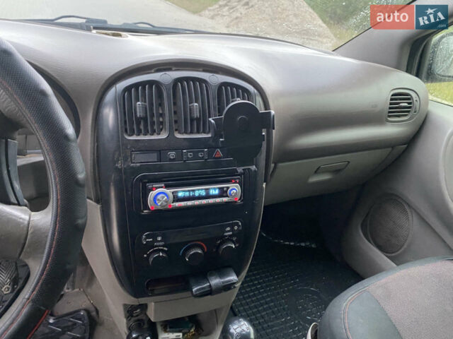 Синій Додж Ram Van, об'ємом двигуна 2.5 л та пробігом 300 тис. км за 2900 $, фото 7 на Automoto.ua