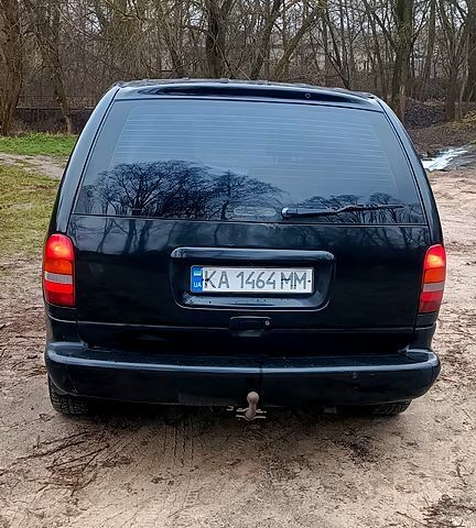 Зеленый Додж Рам Ван, объемом двигателя 2.5 л и пробегом 0 тыс. км за 3000 $, фото 3 на Automoto.ua