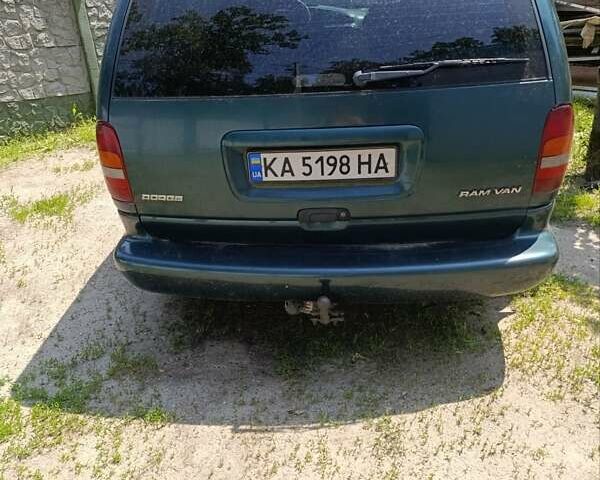 Зеленый Додж Рам Ван, объемом двигателя 2.5 л и пробегом 256 тыс. км за 2000 $, фото 15 на Automoto.ua