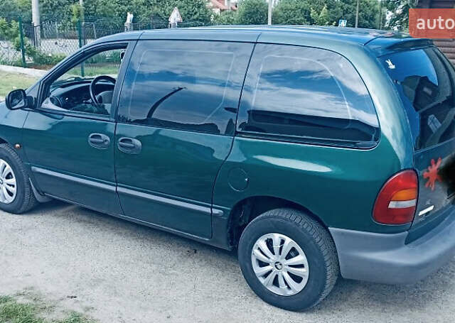 Зеленый Додж Рам Ван, объемом двигателя 2.5 л и пробегом 260 тыс. км за 3099 $, фото 3 на Automoto.ua