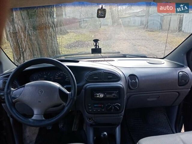 Зеленый Додж Рам Ван, объемом двигателя 2.5 л и пробегом 440 тыс. км за 3200 $, фото 8 на Automoto.ua