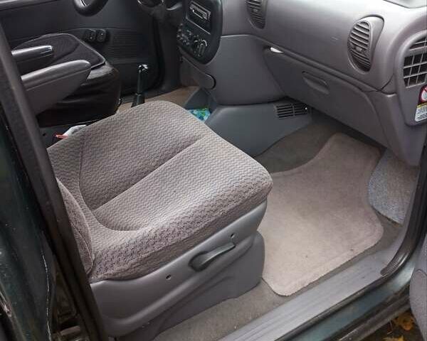 Додж Рам Ван 2000 в Чернигове на Automoto.ua Зеленый Додж Рам Ван, объемом двигателя 2.5 л и пробегом 360 тыс. км за 4500 $, фото 3 на Automoto.ua