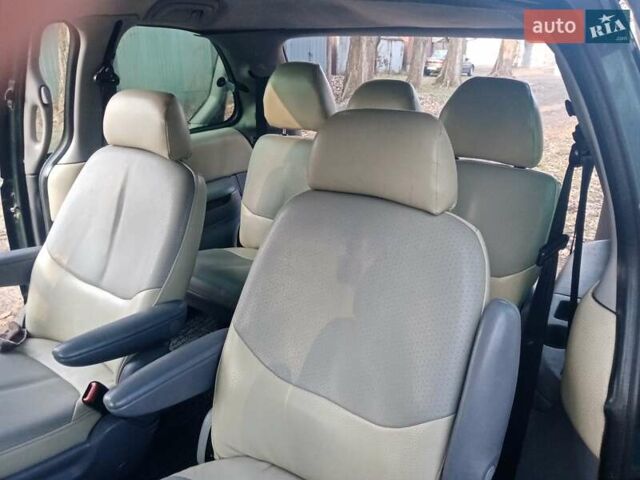 Зеленый Додж Рам Ван, объемом двигателя 2.5 л и пробегом 440 тыс. км за 3200 $, фото 5 на Automoto.ua