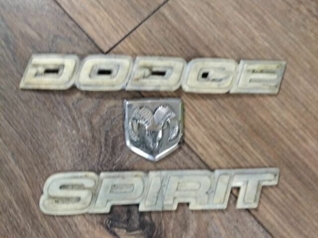 Красный Додж Спирит, объемом двигателя 2.5 л и пробегом 340 тыс. км за 1711 $, фото 2 на Automoto.ua