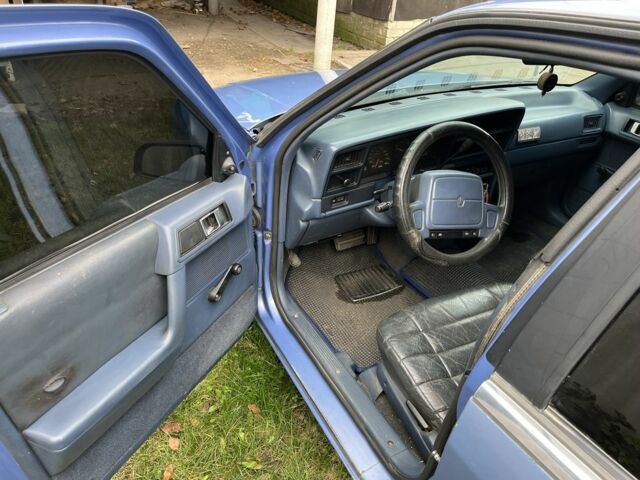 Синий Додж Спирит, объемом двигателя 2.5 л и пробегом 100 тыс. км за 2300 $, фото 4 на Automoto.ua