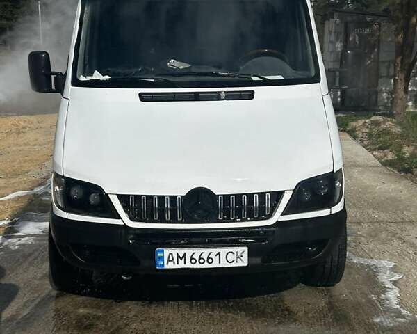 Белый Додж Спринтер, объемом двигателя 2.69 л и пробегом 600 тыс. км за 14000 $, фото 12 на Automoto.ua