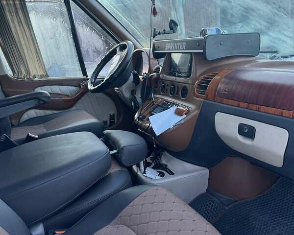 Белый Додж Спринтер, объемом двигателя 2.69 л и пробегом 300 тыс. км за 11500 $, фото 3 на Automoto.ua