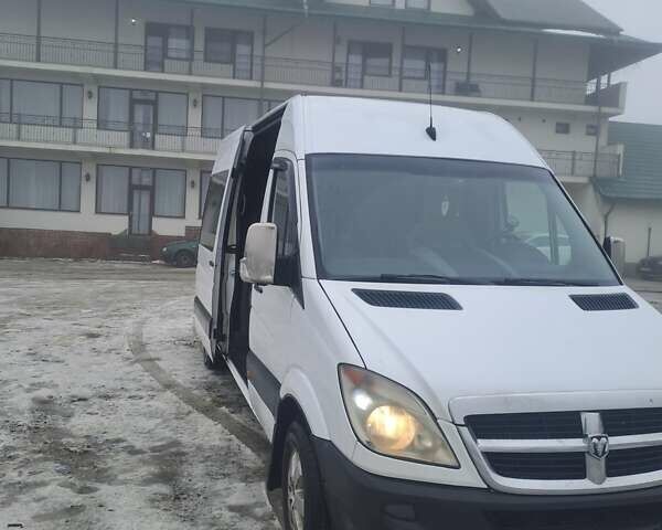 Белый Додж Спринтер, объемом двигателя 2.99 л и пробегом 550 тыс. км за 12300 $, фото 2 на Automoto.ua
