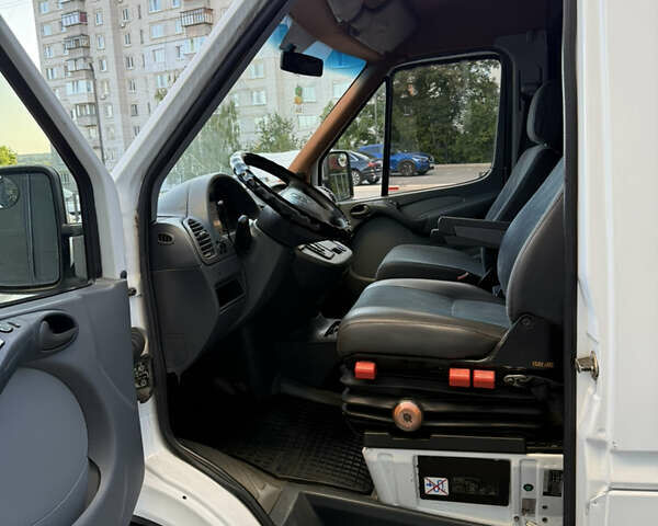 Додж Спринтер 2004 в Киеве на Automoto.ua Белый Додж Спринтер, объемом двигателя 2.69 л и пробегом 300 тыс. км за 7900 $, фото 9 на Automoto.ua