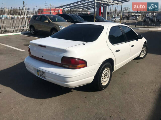 Белый Додж Стратус, объемом двигателя 2.4 л и пробегом 190 тыс. км за 3200 $, фото 7 на Automoto.ua