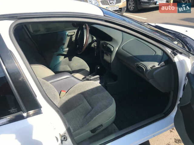 Белый Додж Стратус, объемом двигателя 2.4 л и пробегом 190 тыс. км за 3200 $, фото 8 на Automoto.ua