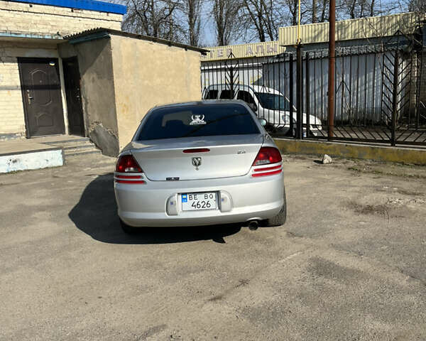 Серый Додж Стратус, объемом двигателя 2.4 л и пробегом 215 тыс. км за 3500 $, фото 2 на Automoto.ua