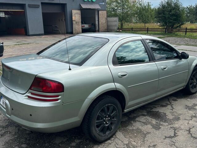 Серый Додж Стратус, объемом двигателя 2.4 л и пробегом 177 тыс. км за 2700 $, фото 1 на Automoto.ua