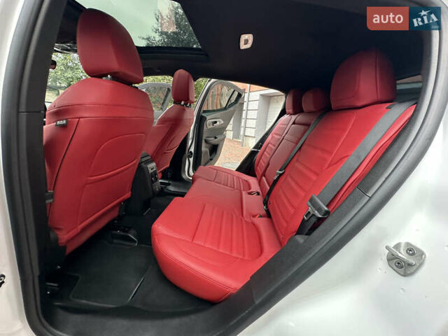 Белый Додж Hornet, объемом двигателя 2 л и пробегом 4 тыс. км за 25150 $, фото 40 на Automoto.ua