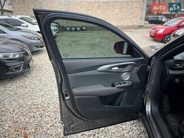 Серый Додж Hornet, объемом двигателя 2 л и пробегом 20 тыс. км за 26999 $, фото 21 на Automoto.ua