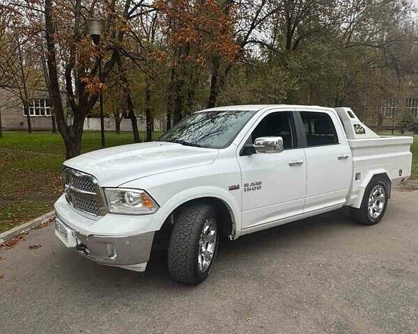Белый Додж RAM 1500, объемом двигателя 5.7 л и пробегом 250 тыс. км за 35000 $, фото 1 на Automoto.ua