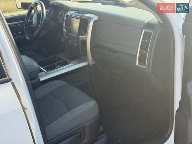 Белый Додж RAM 1500, объемом двигателя 2.99 л и пробегом 220 тыс. км за 24500 $, фото 13 на Automoto.ua