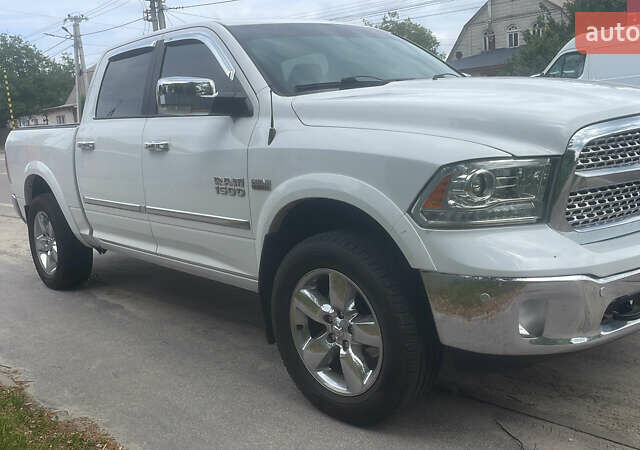 Белый Додж RAM 1500, объемом двигателя 5.66 л и пробегом 200 тыс. км за 27200 $, фото 1 на Automoto.ua