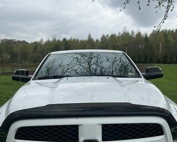 Белый Додж RAM 1500, объемом двигателя 2.99 л и пробегом 167 тыс. км за 33000 $, фото 2 на Automoto.ua